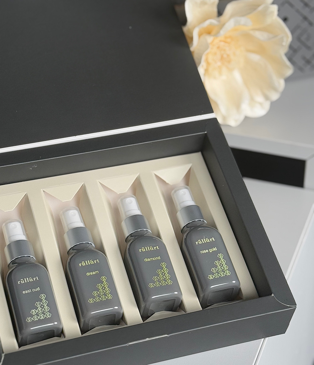 ASSORTED 4 MINI PERFUMES 