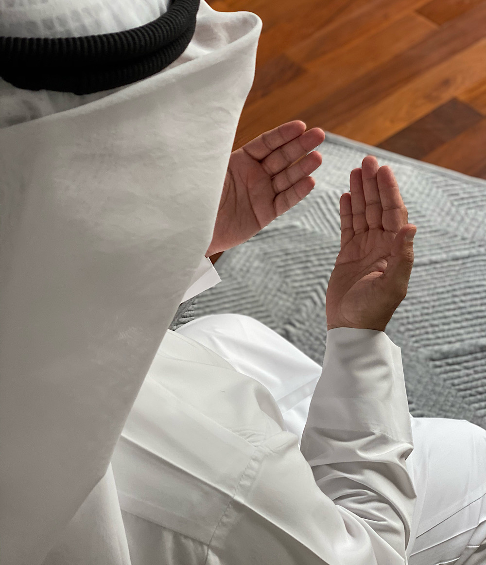 MEN PRAYER RUG - LIGHT  GRAY 